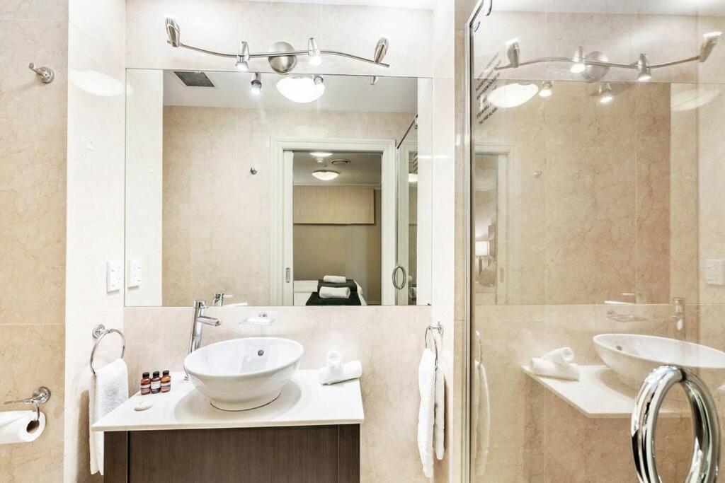 The Beacon - 2 Bedroom Luxe Apartment Queenstown Kültér fotó